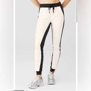 Alo black puffer pants (Ivory/Black)